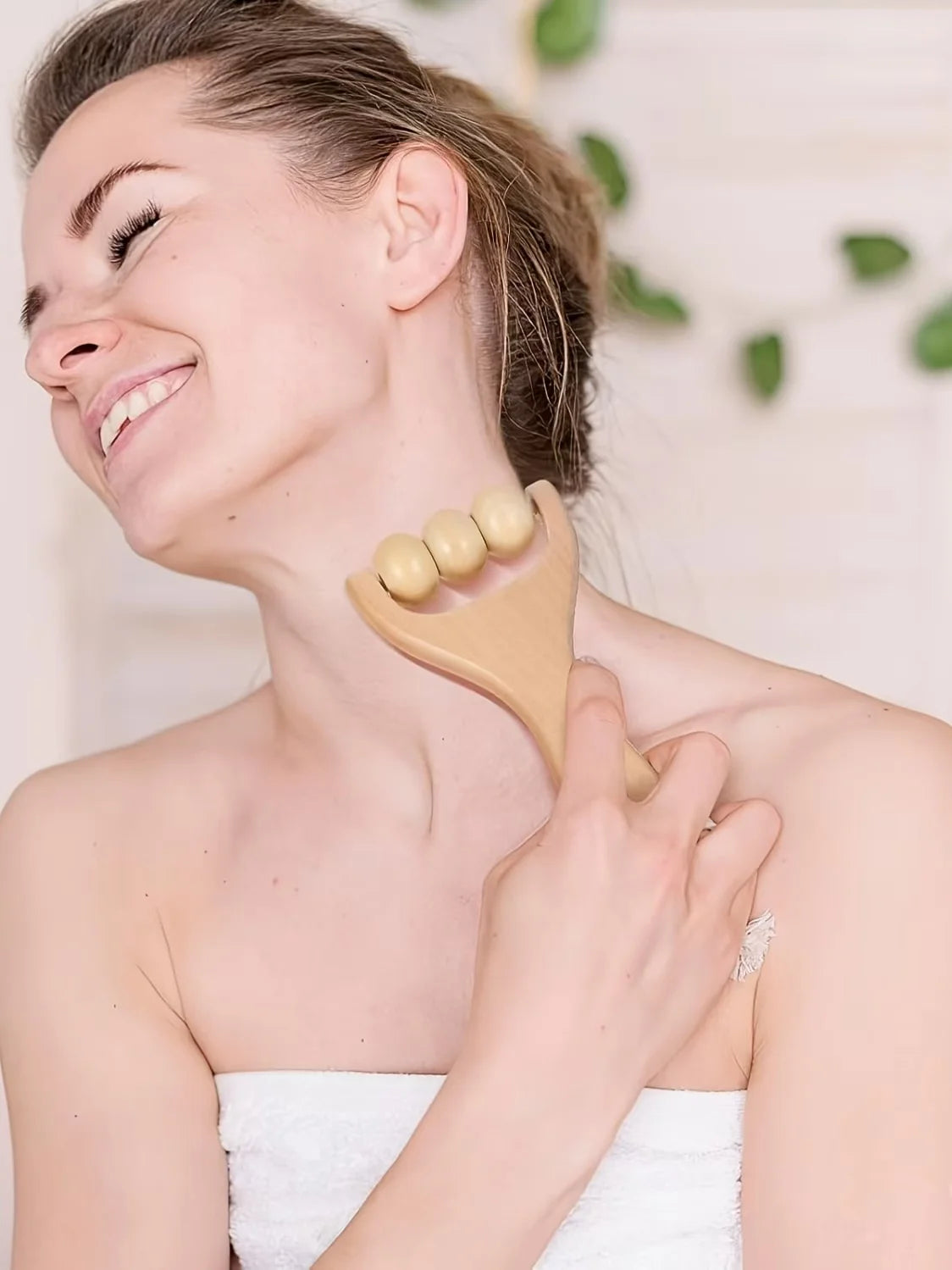 1pc wooden massager, compact shoulder and leg roller massage, suitable for whole body, face and neck. Beauty World Shop