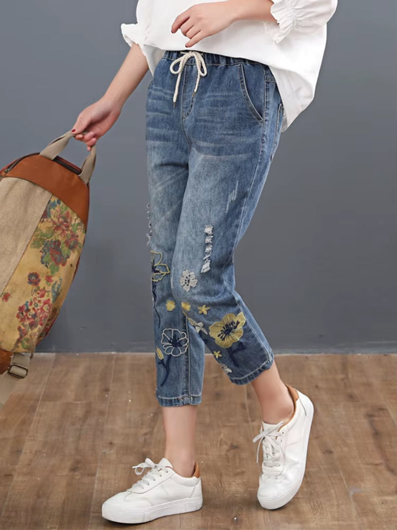2025 Chinese Summer Fashion Ladies Vintage Embroidery Jeans Women Casual Floral Denim Trousers Ripped Harem Pantalons
