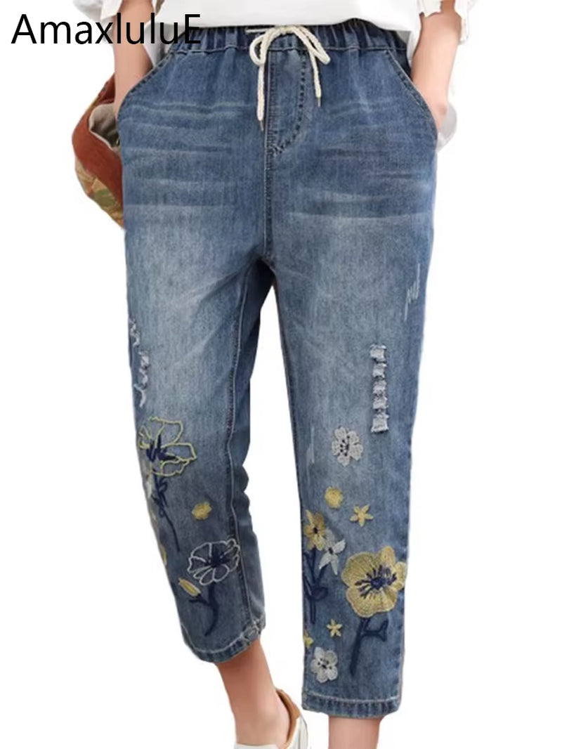 2025 Chinese Summer Fashion Ladies Vintage Embroidery Jeans Women Casual Floral Denim Trousers Ripped Harem Pantalons