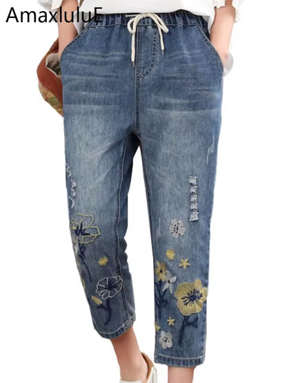 2025 Chinese Summer Fashion Ladies Vintage Embroidery Jeans Women Casual Floral Denim Trousers Ripped Harem Pantalons