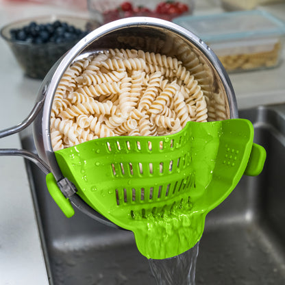 1pc ABERZEY Clip-On Strainer for Pots & Pans - Durable Plastic Kitchen Colander for Pasta, Meat, Vegetables, Fruits - Easy Drainage & Compact Design, Strainer for Pasta, Vegetable Preparation, Modern Kitchenware, Efficient Dr Beauty Fashion