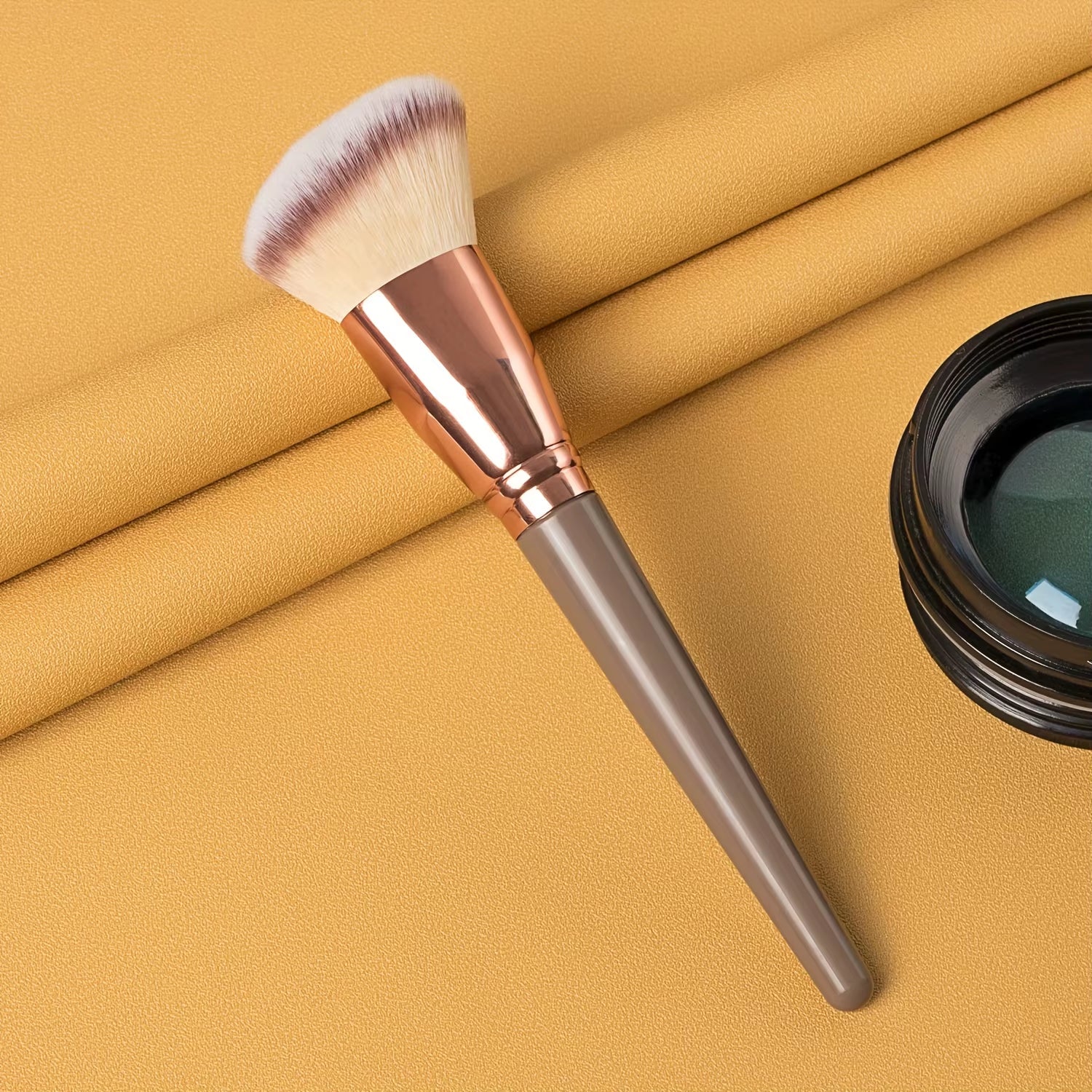 Contour Brush, Premium Contour Blush Bronzer Face Makeup Brush, Perfect for Cheek Forehead Jaw Nose Blending Deepening Contourin