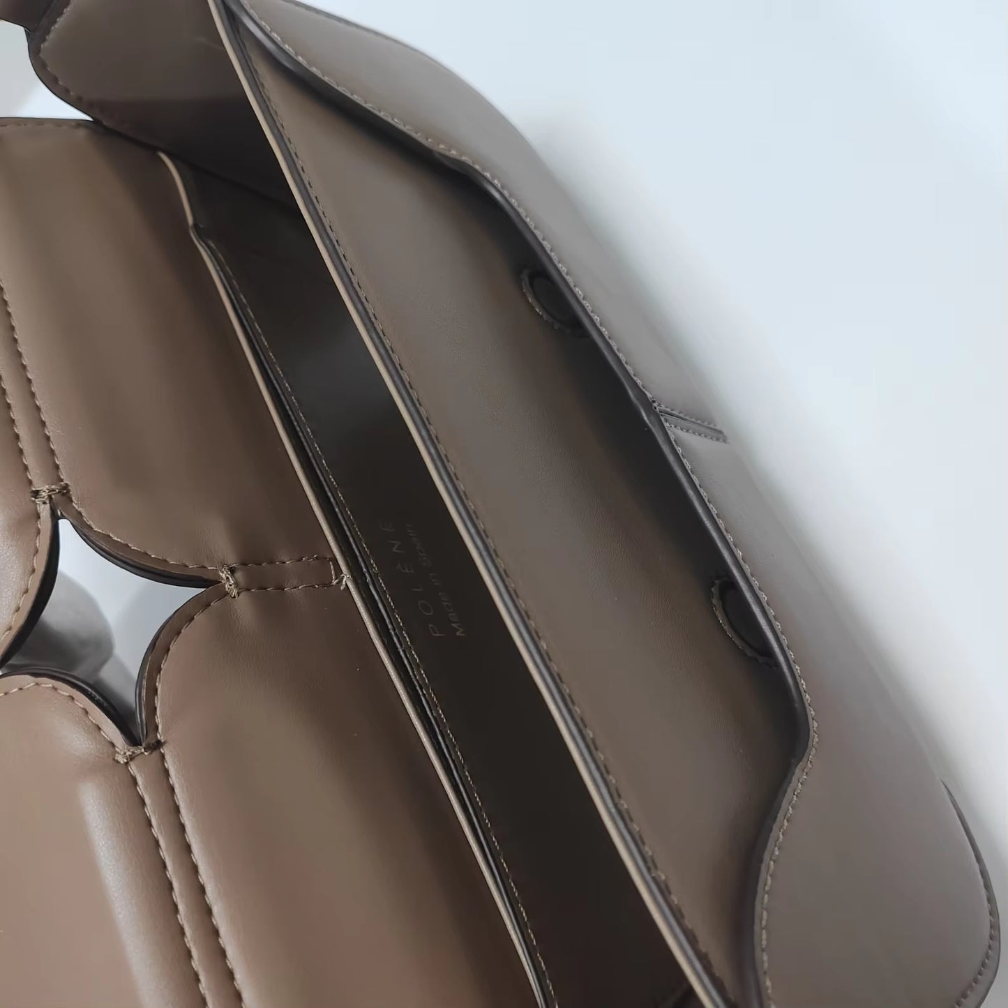 2025 French Luxury and Fashionable One Shoulder Underarm Handbag, Cowhide Commuting Handbag, Casual and Simple French Stick Bag