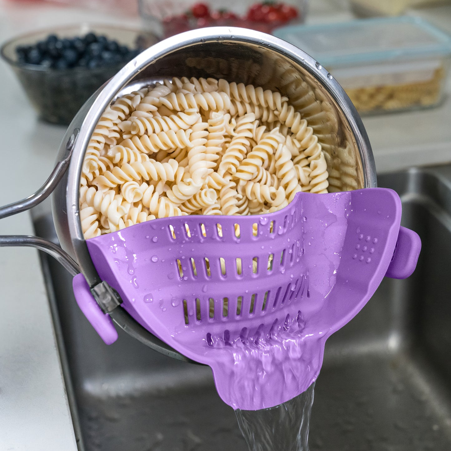 1pc ABERZEY Clip-On Strainer for Pots & Pans - Durable Plastic Kitchen Colander for Pasta, Meat, Vegetables, Fruits - Easy Drainage & Compact Design, Strainer for Pasta, Vegetable Preparation, Modern Kitchenware, Efficient Dr Beauty Fashion
