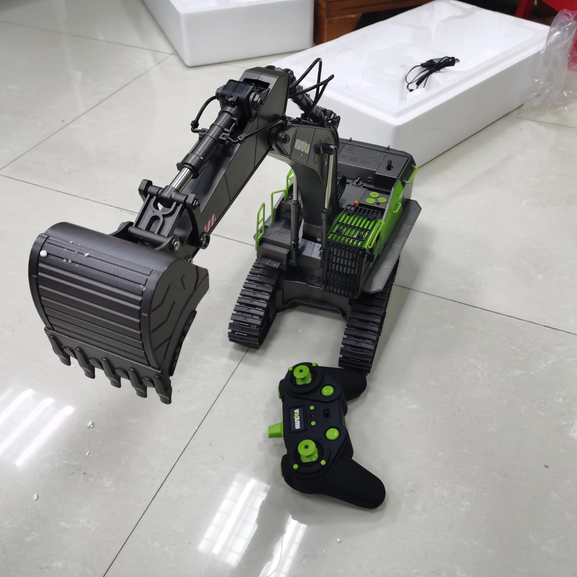 1/14 HUINA 1593 582 RC Excavator Dumper Truck crawler Alloy Tractor Loader 2.4G Radio Controlled Car Engineering toy for boy Beauty World Shop