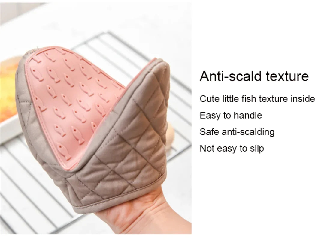 1PC Fish Shaped Silicone Anti Scald Oven Gloves Kitchen Silicone Gloves Tray Dish Holder Oven Gloves Multi-purpose Gloves Beauty World Shop