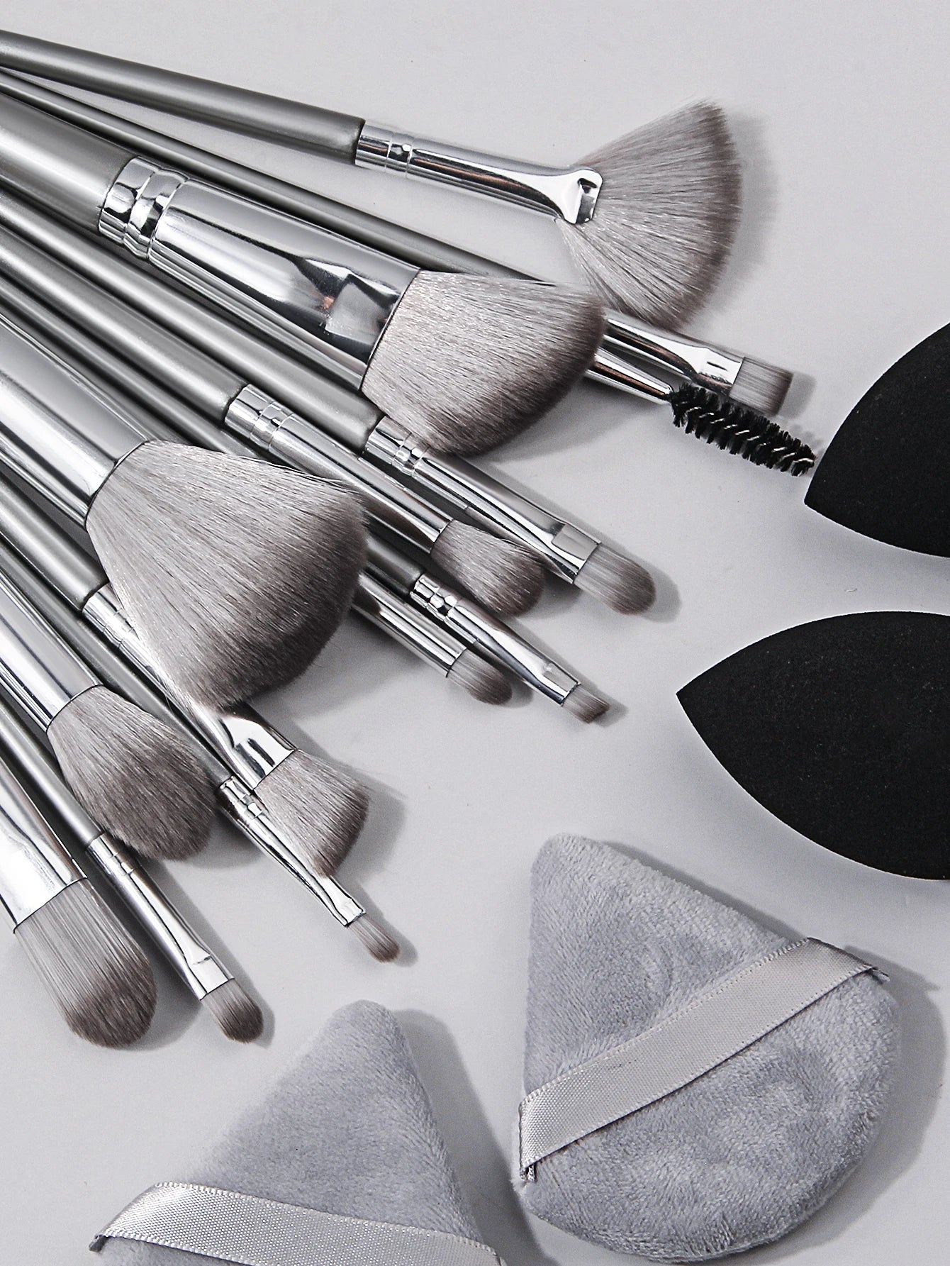14pcs Makeup Brush Set Portable Soft Makeup Tool&2pcs Wet Wet Dual Use Makeup Egg&2pcs Triangle Sponge Makeup Powder Puff Beauty World Shop
