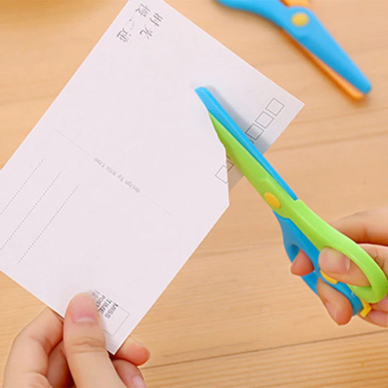 New 1 Pcs 137mm Mini Safety Round Head Plastic Scissors Student Kids Paper Cutting Minions Supplies for Kindergarten School Beauty World Shop
