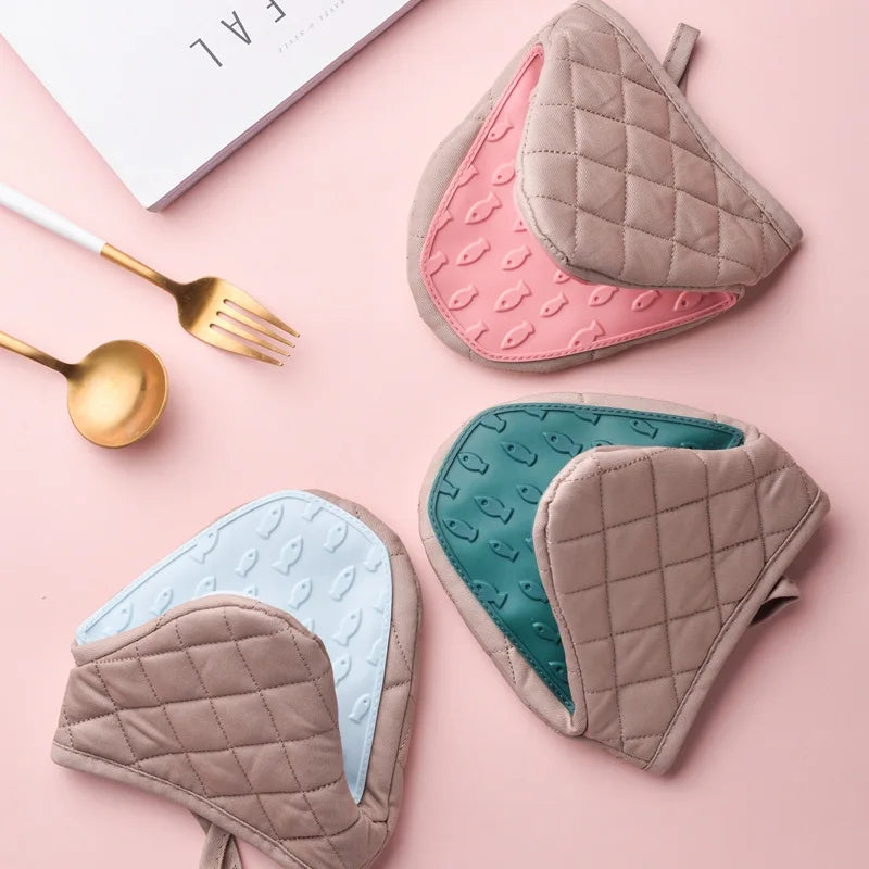 1PC Fish Shaped Silicone Anti Scald Oven Gloves Kitchen Silicone Gloves Tray Dish Holder Oven Gloves Multi-purpose Gloves Beauty World Shop