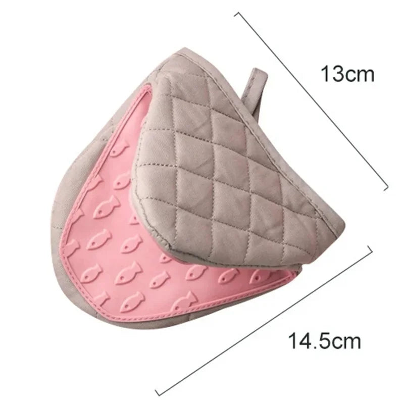 1PC Fish Shaped Silicone Anti Scald Oven Gloves Kitchen Silicone Gloves Tray Dish Holder Oven Gloves Multi-purpose Gloves Beauty World Shop