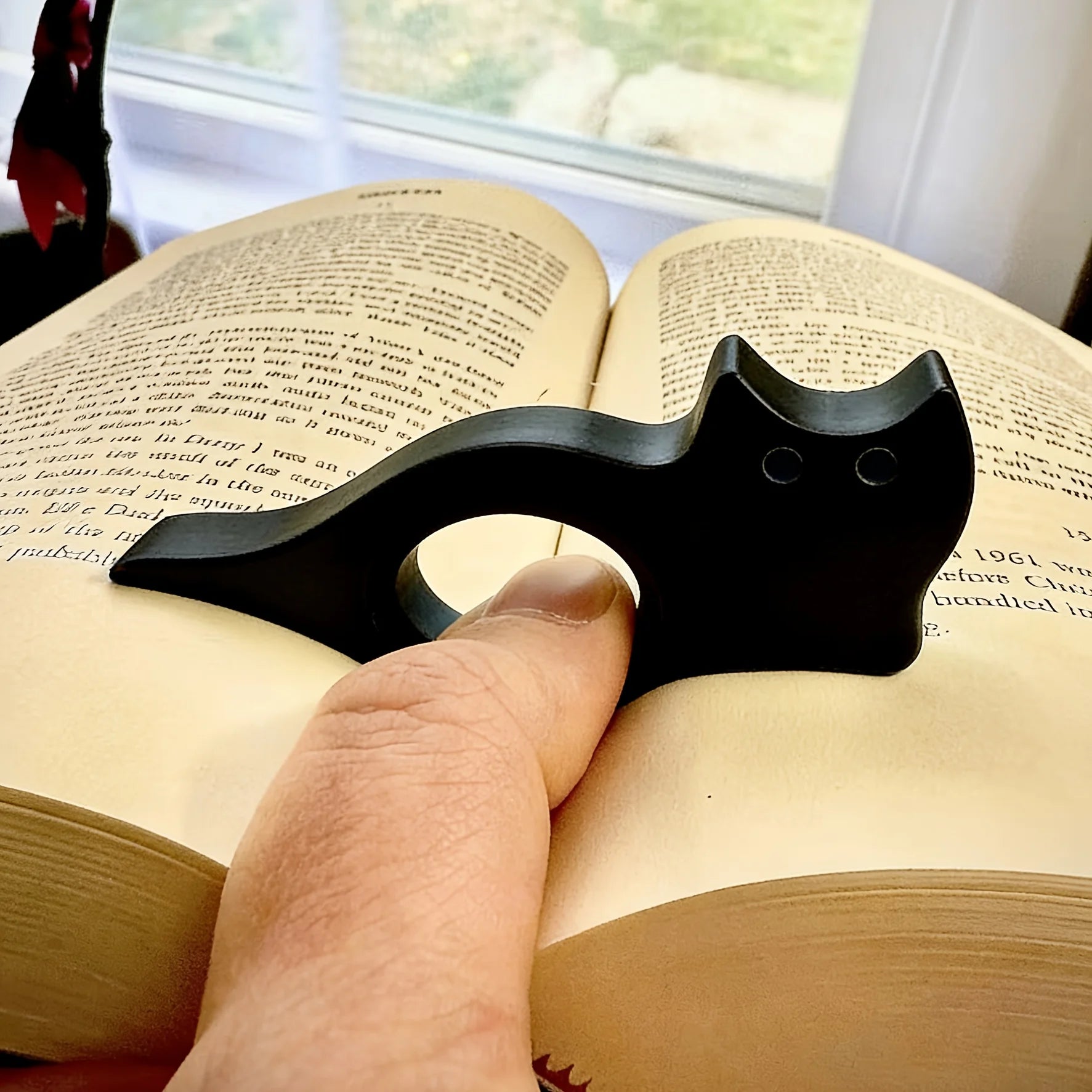 Ergonomic Cat-Shaped Thumb Bookmark  Reading Aid  Page Holder  Prevents Hand Pressure, Sweat, and Slipping Beauty World Shop