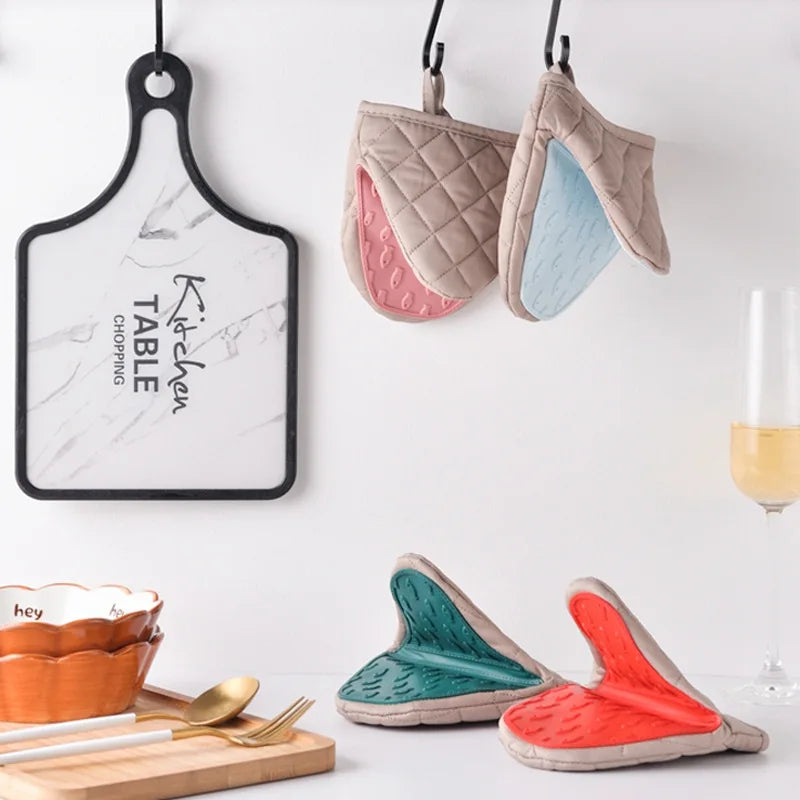 1PC Fish Shaped Silicone Anti Scald Oven Gloves Kitchen Silicone Gloves Tray Dish Holder Oven Gloves Multi-purpose Gloves Beauty World Shop