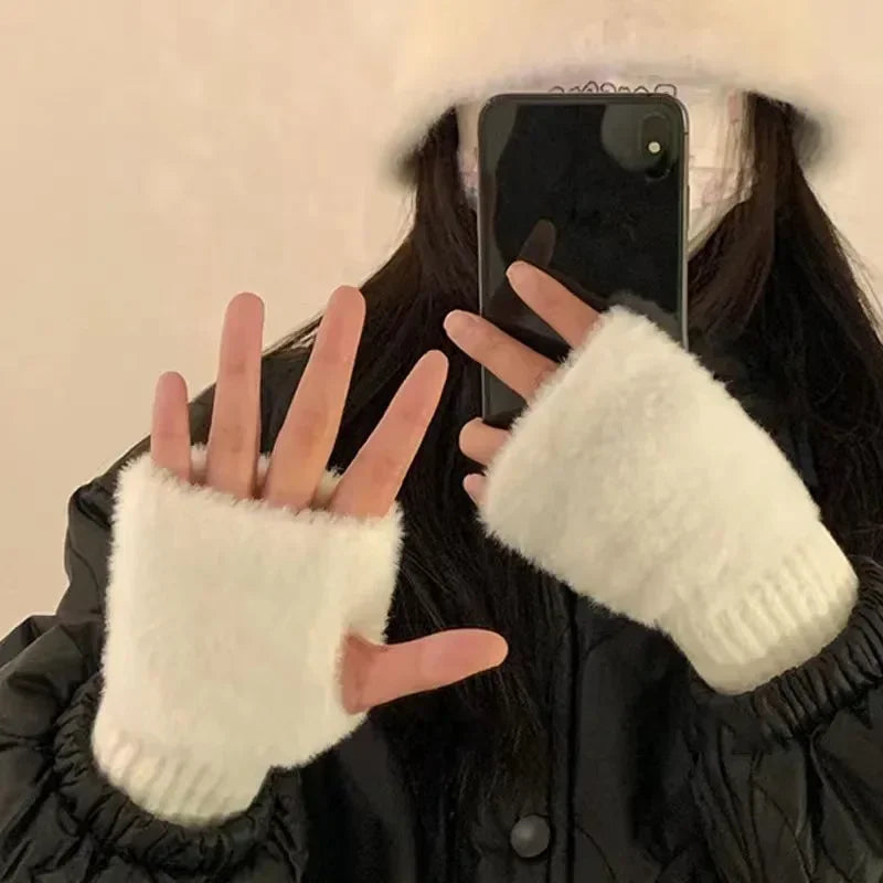 Fashionable Half Finger Gloves Suitable for Women's Soft and Warm Winter Luxurious Solid Color Plush Knitted Fingerless Gloves Beauty Fashion