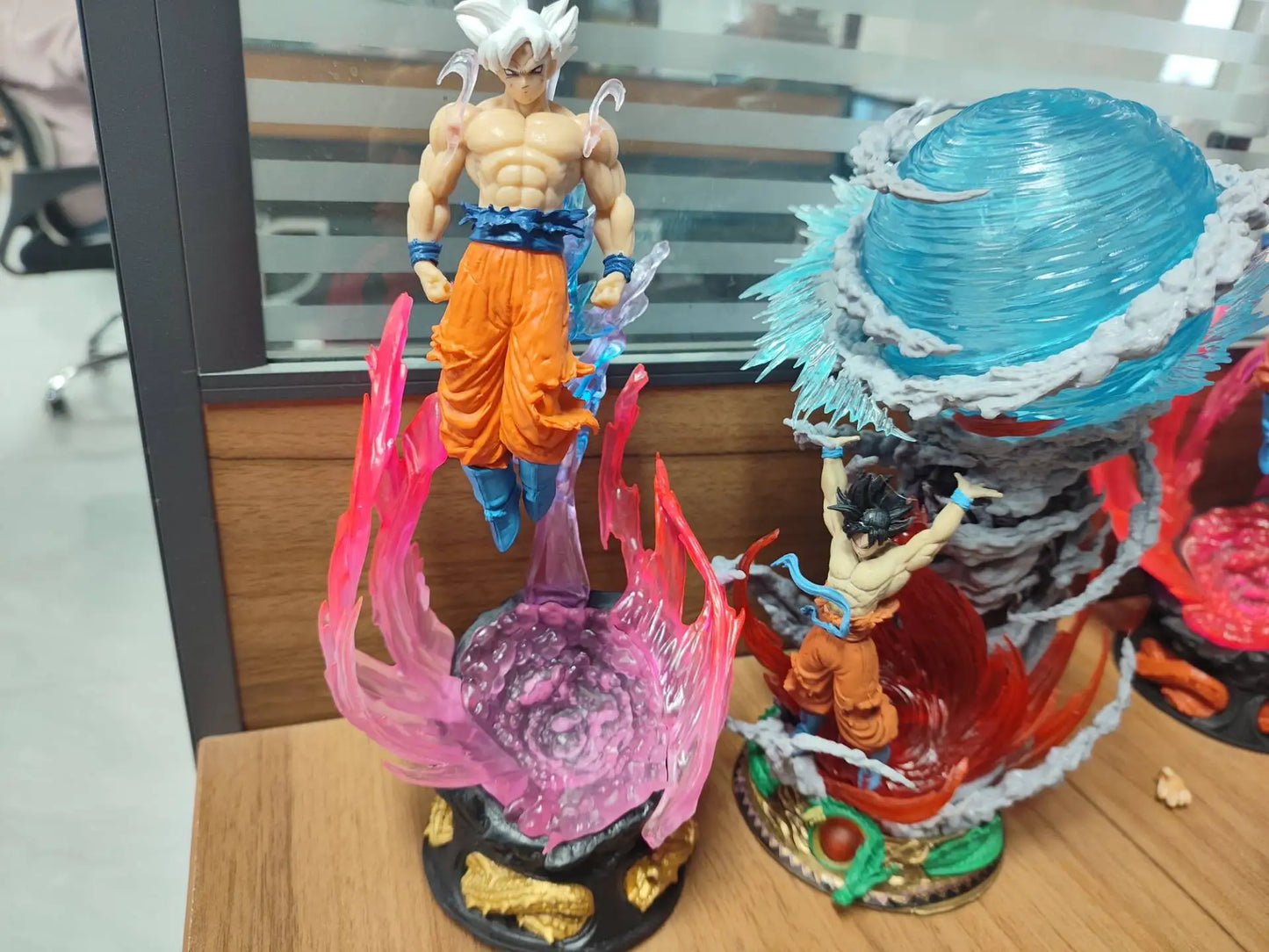 2pcs New Dragon Ball Son Goku 25cm Figure Ultra Instinct Super Saiyan Figurine Statue Pvc Statue Model Ornament Collection Gift Beauty World Shop