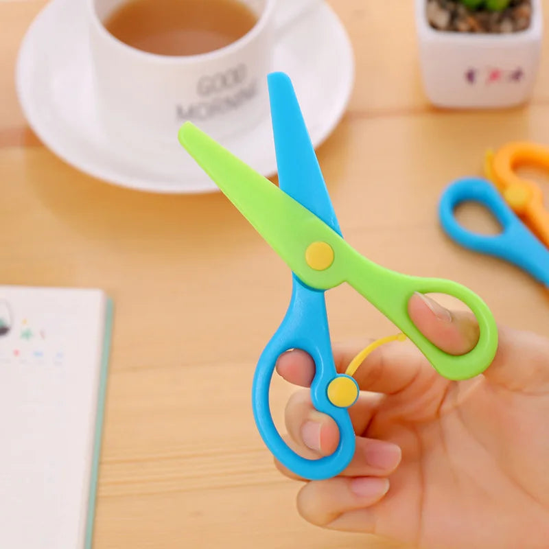 New 1 Pcs 137mm Mini Safety Round Head Plastic Scissors Student Kids Paper Cutting Minions Supplies for Kindergarten School Beauty World Shop