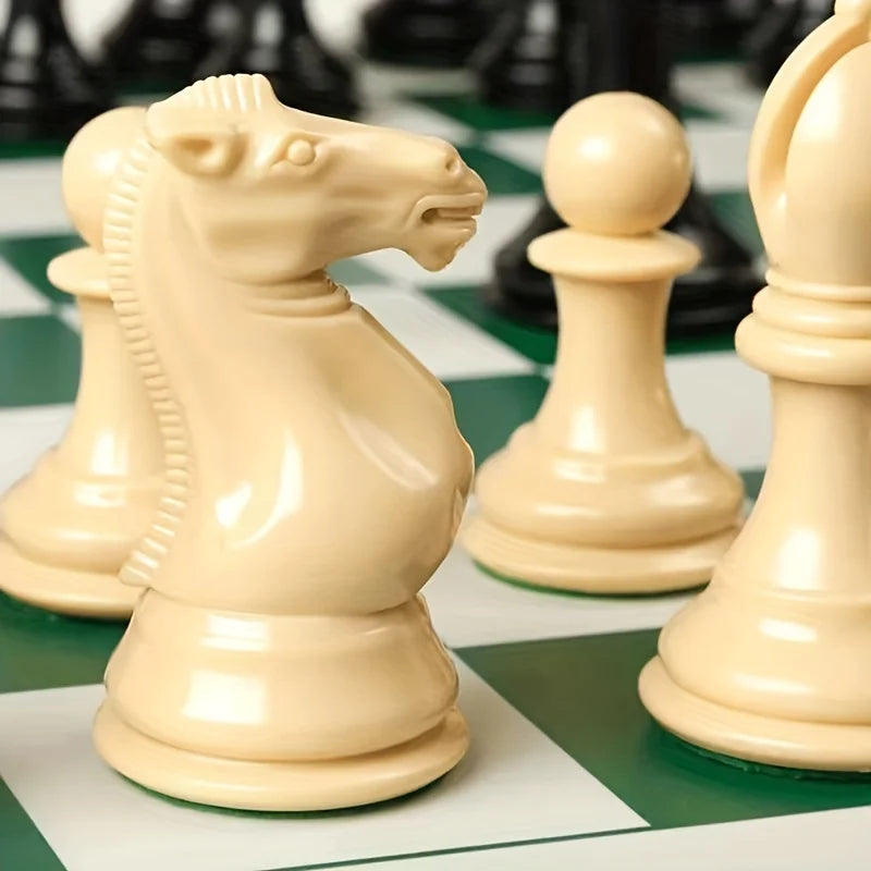 32pcs a set of plastic chess pieces black and white Tuba king 9.7cm high Beauty World Shop