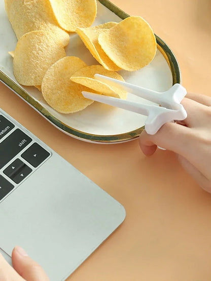 1PC Lazy Fingers Chopsticks - Hands-Free Snack And Game Clip-On Food Holder for Video Streaming No Dirty Hands Required Beauty Trend Shop