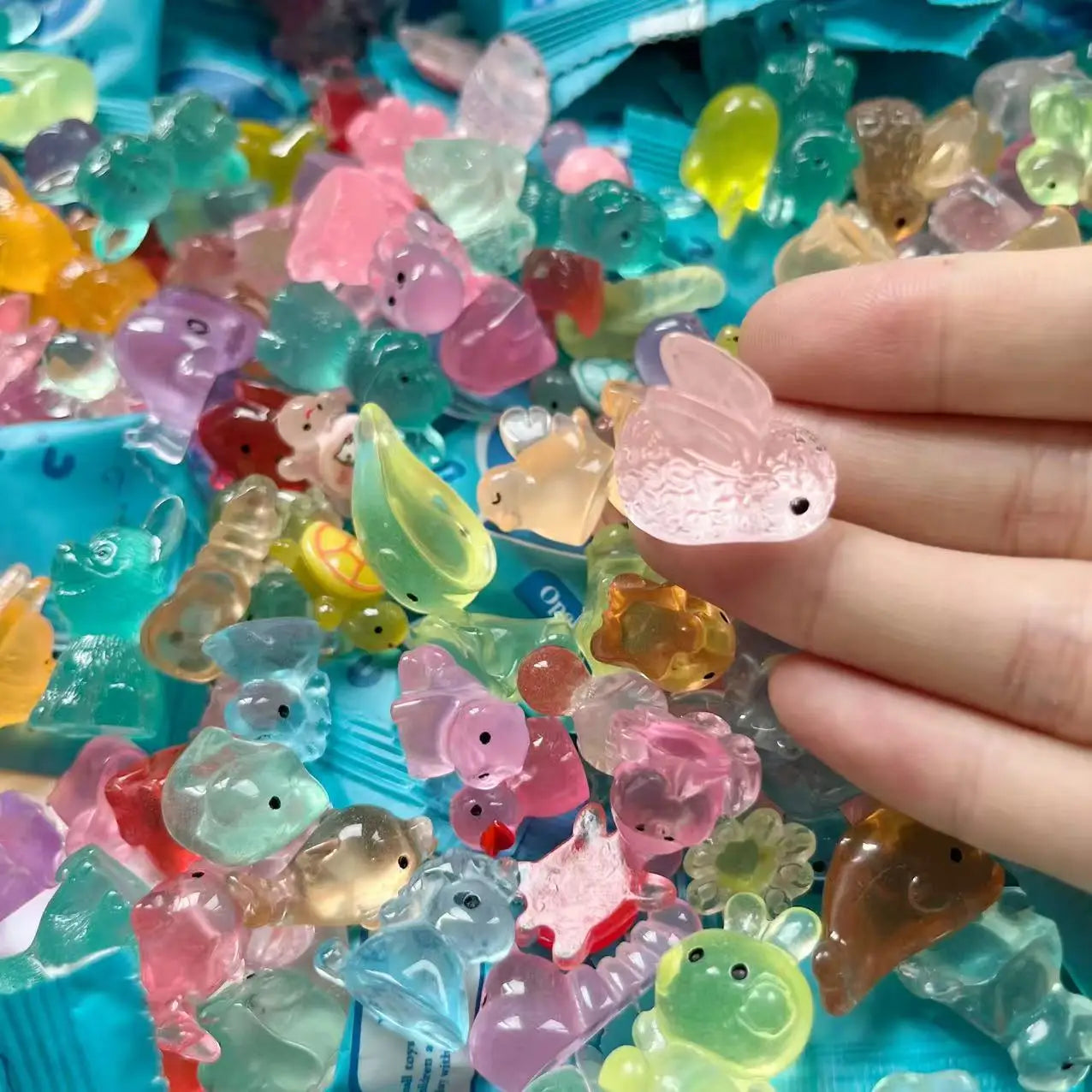 50 pcs Glow Resin Animals & Capybaras Mystery Blind Bags - Mini Fairy Garden Gift Box Decor Beauty World Shop