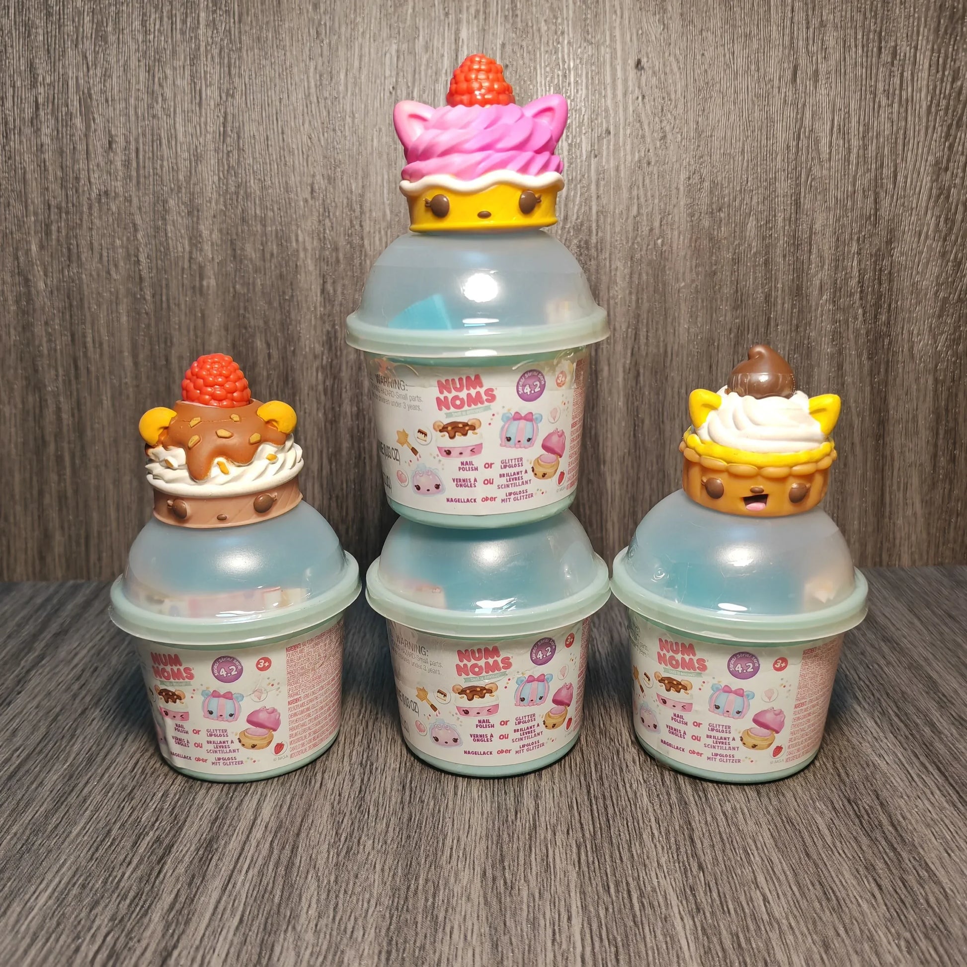 NumNoms Nail Polish Glitter Lipgloss Scented Light-up Num Nom Toy Collection Cute Animal Dolls Fun Play House Kids Birthday Gift Beauty World Shop
