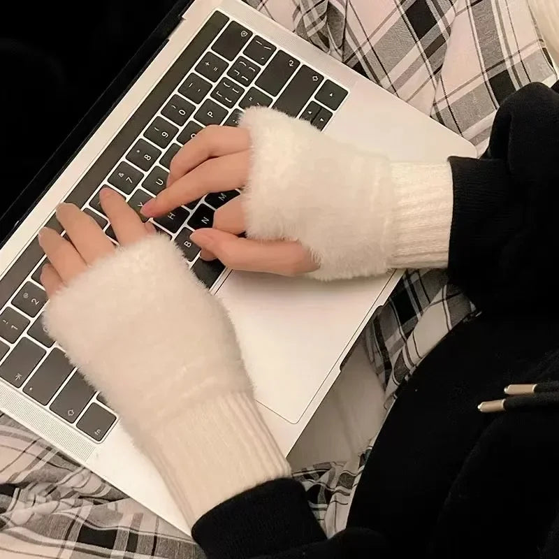 Fashionable Half Finger Gloves Suitable for Women's Soft and Warm Winter Luxurious Solid Color Plush Knitted Fingerless Gloves Beauty Fashion