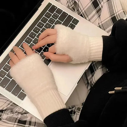 Fashionable Half Finger Gloves Suitable for Women's Soft and Warm Winter Luxurious Solid Color Plush Knitted Fingerless Gloves Beauty Fashion