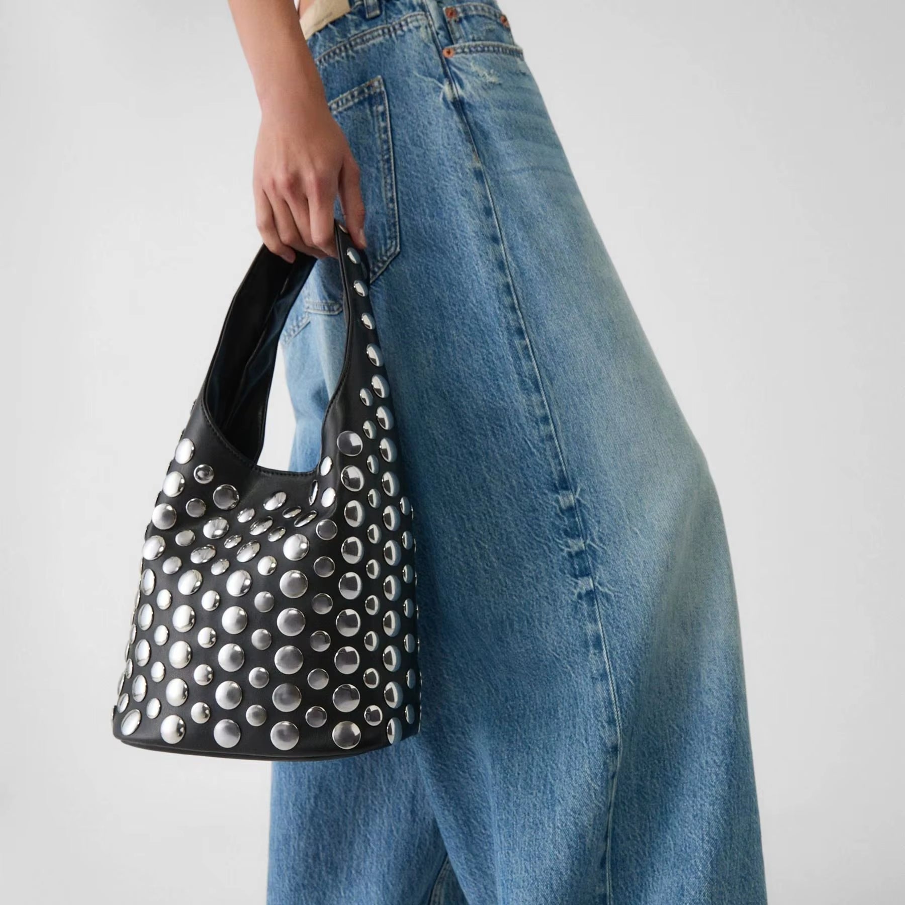 Punk Style Embellished Double-Faced round Rivet Inlaid Niche Luxury Bucket Bag Chic Lady Underarm Large Capacity Shoulder Bag