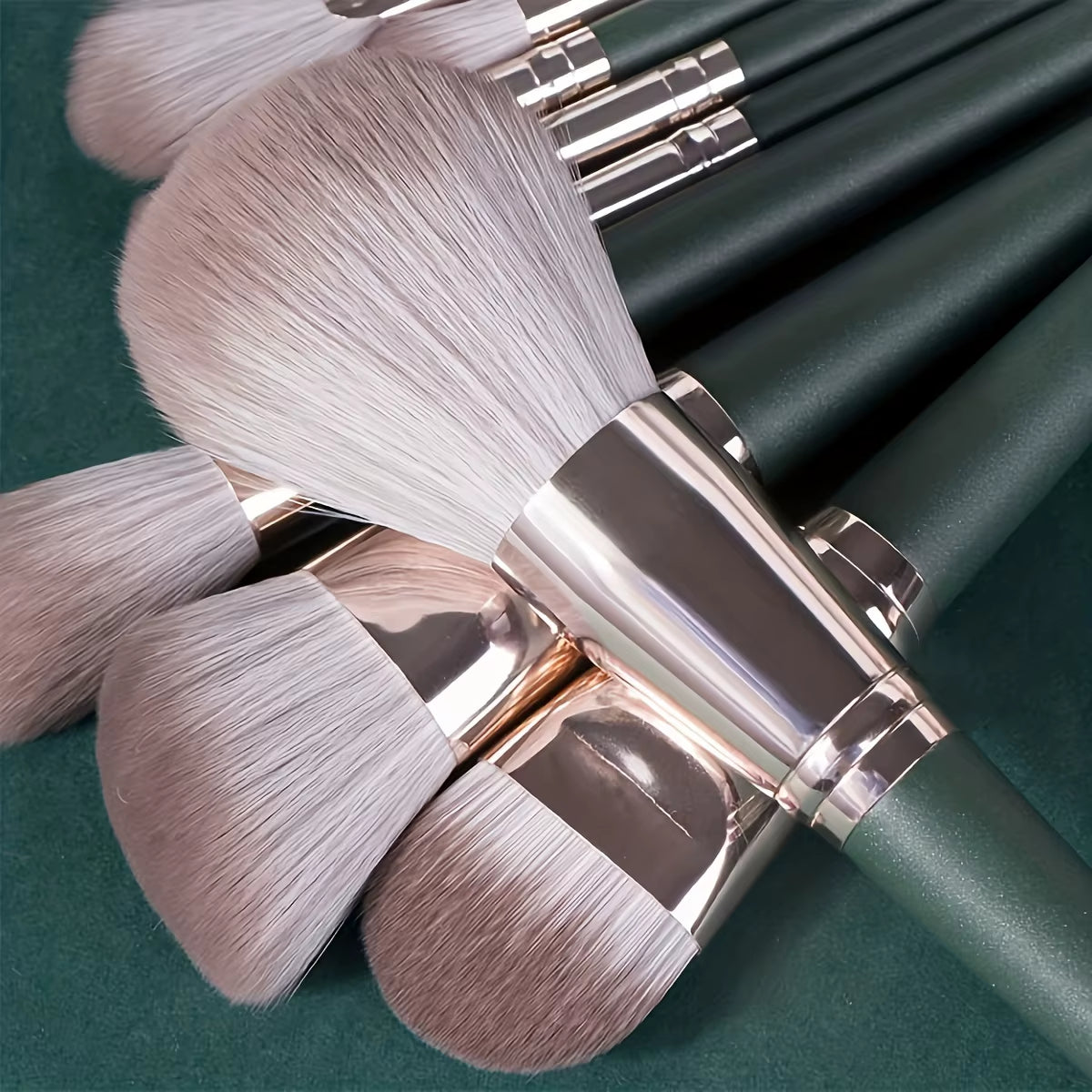 14-Piece Luxury Makeup Brush Set - Professional Full Face and Eye Detail Brushes Super Soft for Applying Foundation, Blush, Etc.