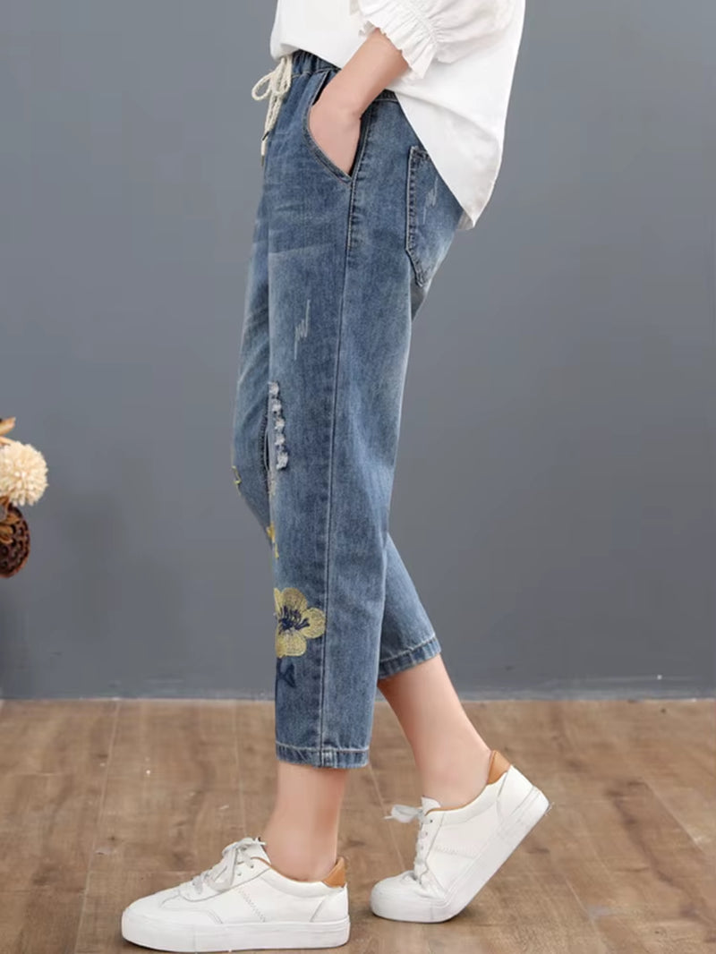 2025 Chinese Summer Fashion Ladies Vintage Embroidery Jeans Women Casual Floral Denim Trousers Ripped Harem Pantalons