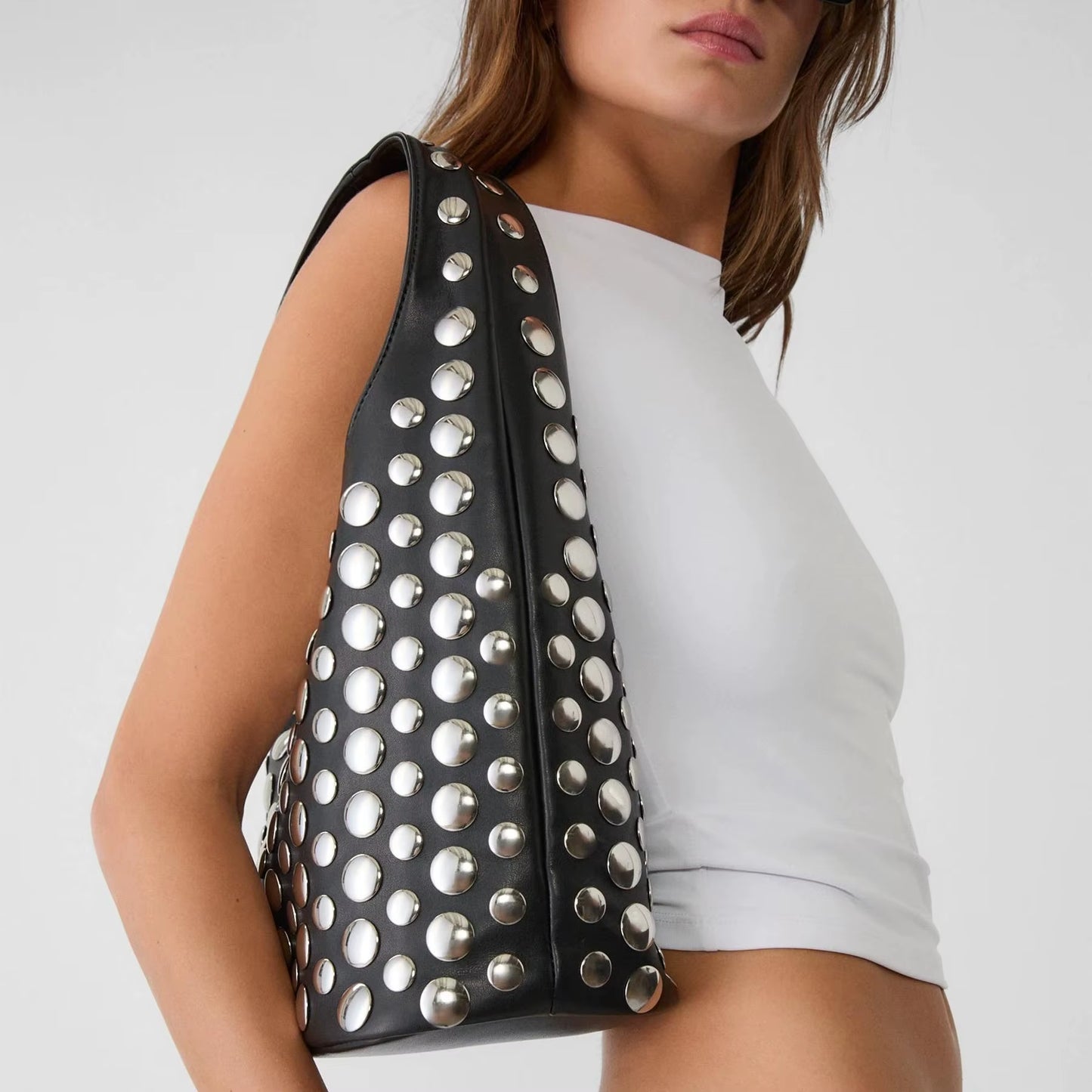 Punk Style Embellished Double-Faced round Rivet Inlaid Niche Luxury Bucket Bag Chic Lady Underarm Large Capacity Shoulder Bag